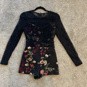 Guess Lace romper XS